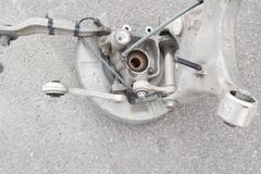 Selling with online payment: 2006 to 2010 BMW 5 Series - RH Rear Spindle and Trailing Link