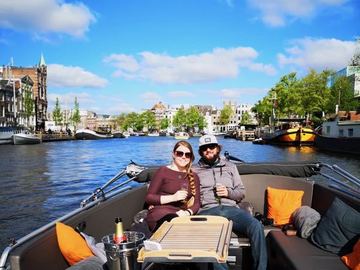 Rent per 1,5 hour: Amsterdam Old City Center Boat Tour 