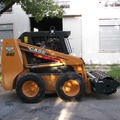 En alquiler: Alquilo minicargadora con accesorios