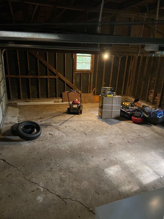 Atlanta GA, Two Car Garage & Drive for Long term Airport Parking.