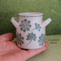 Vente au détail: Vase céramique vintage peint a la main aux couleurs verte et arge