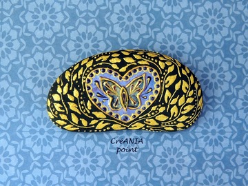 Vente au détail: Cœur et papillon sur galet peint a la main aux couleurs bleue, vi