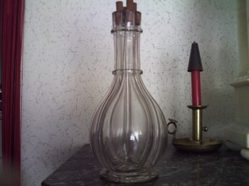 Selling: Ancienne bouteille en verre soufflé, 4 compartiments.