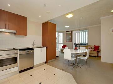 Renting out:       Brisbane City QLD ,Furnished Apartment With Breathtaking Ri