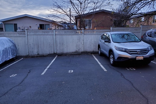 Seattle WA, Fremont Off-Road Parking Near Google & Other Majors