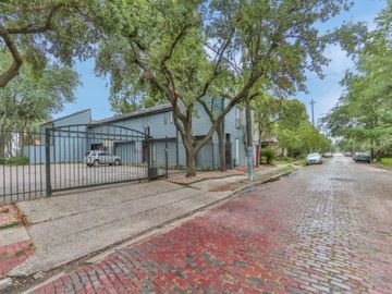 Monthly Rentals (Owner approval required): Houston TX, Gated Monthly Parking Spot in the Heart of Montrose