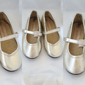 Renting out with online payment: Fisher Price gold baby slippers - 6 months - size 22
