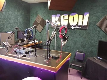 Rent Podcast Studio: KCOH-TV Studios Podcasting Suite