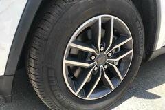 Selling with online payment: 2019 Jeep Grand Cherokee - Wheels and Tires