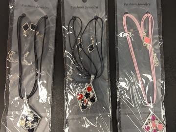 Bulk Lots: Assortment of NEW jewelry 320 pieces
