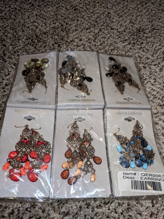 Assortment of NEW jewelry 320 pieces