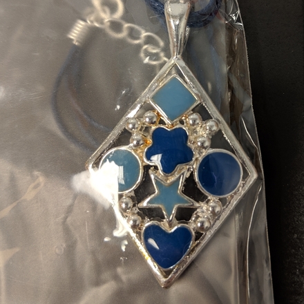 Assortment of NEW jewelry 320 pieces