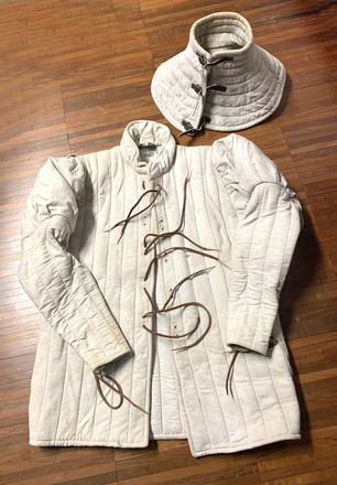 Gambeson + Halsschutz, SCHAUKAMPFTAUGLICH