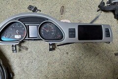 Selling with online payment: 2013 Audi Q7 - Speedometer with Info Screen And Bezel
