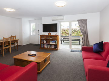 Book on LiveLocal or Other Platforms: Awesome Central Christchurch Townhouse