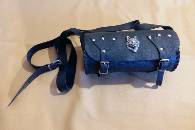 sacoche polochon en cuir noir
