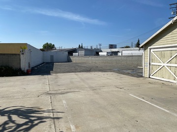 Monthly Rentals (Owner approval required): Los AngelesCA, Bell Gardens, Large Lot For Commercial Vans