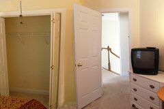 Renting Out with no Availability Calendar: 251 Furnished Guest Room to Rent