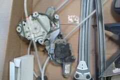 Selling with online payment: 2006 Jeep Libery - Rear Window Regulator+Motor