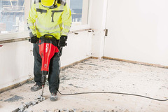 Renting out equipment (w/o operator): Hilti Demoliolition hammer`