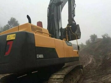 Renting out equipment (w/ operator): VOLVO EC 480 D L