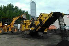 Renting out equipment (w/ operator): Keestrack Destroyer 1011
