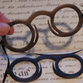 Verkaufen mit Widerrufsrecht (Gewerblicher Anbieter): Óculos de penas da Idade Média