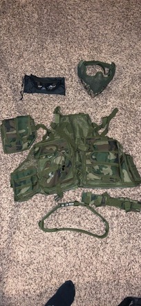 Vest, goggles, face mask +