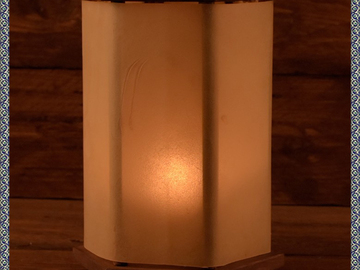 Vente avec le droit de retour de la marchandise (fournisseur commercial): Medieval lantern made of wood with rawhide