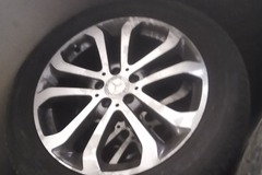 Selling with online payment: Mercedes GLE - 19" Rims and Tires