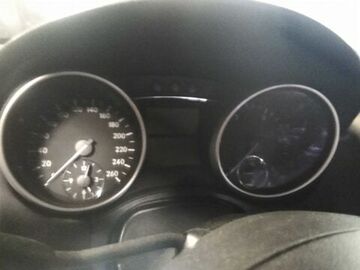 Selling with online payment: 2010 Mercedes ML - Speedometer