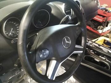 Selling with online payment: 2010 Mercedes ML - Steering Wheel with Airbag