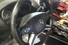 Selling with online payment: 2010 Mercedes ML - Steering Wheel with Airbag