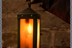  Selger med angrerett (kommersiell selger): Medieval square lantern with horn windows