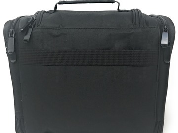 Comprar ahora: Travel toiletry bag (retail price $1499)