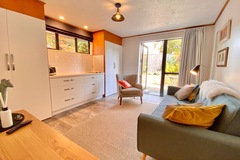 Book on LiveLocal or Other Platforms: Hamilton Way Apartment, Arrowtown, 1-2 guests 