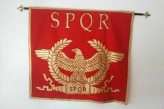 Sælge: SPQR signifie : senatus populusque romanus romain.