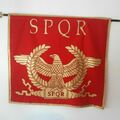 Myydä: SPQR signifie : senatus populusque romanus romain.