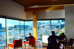 Walk-in: Modern space with a spectacular view for 1 | Library at the Dock