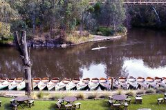 Walk-in: Riverside beauty by the boathouse for 10+ | Fairfield Boathouse