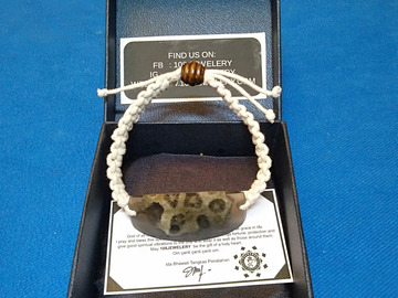 Vente au détail: bracelet en corail et résine noire