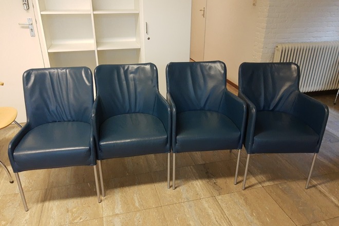 4 blauwe leren stoelen -