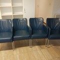 Gebruikte apparatuur: 4 blauwe leren stoelen