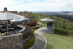 Walk-in: Mountain lookout with city views for up to 4 | Mount Coot-tha