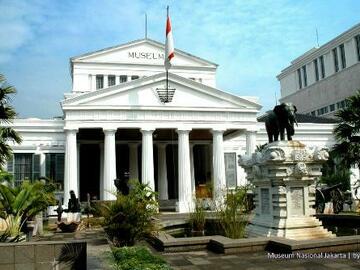 Daily Rentals: Jakarta Indonesia, Parking Center of Jakarta Museum