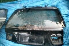 Selling with online payment: 2003 to 2006 BMW X5 E53 - Tailgate