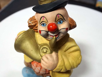 Vente: Grande Tirelire en figurine clown musicien