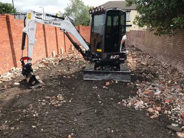 Daily Equipment Rental: Mini Digger excavator  for hire 