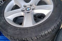 Selling with online payment: 2011 BMW X5 - Rims and Tires