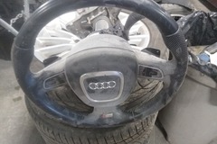 Selling with online payment: 2011 Audi Q5 - Steering Wheel